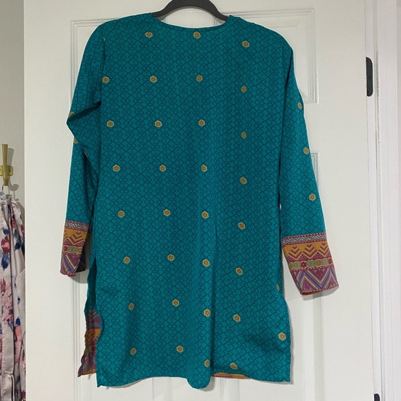 Top - Picture 2 of 3